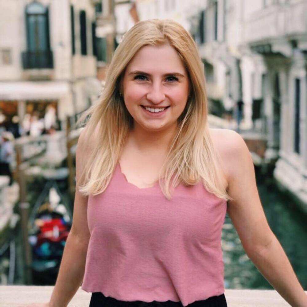 Meet your Posher, Caitlin